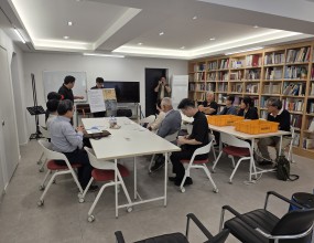      공주 향옥 터 관련 무령왕국제네트워크협의회 연구소 방문어제(10일) 오전 10시부터 무령왕국제네트워크협의회 회원들이 연구소를 방문하여공주 향옥 터 현장을 둘러 보았습니다.한울문화유산연구원 박호승 실장이 향옥의 위치와 규모, 정밀발굴조사 개요 등에 대한브리핑을 진행하였고, 이후 발굴 현장을 둘러보았습니다.오늘 공주의 소리에서 업데이트한 기사를 참고하시면 도움이 될 것 같습니다. 